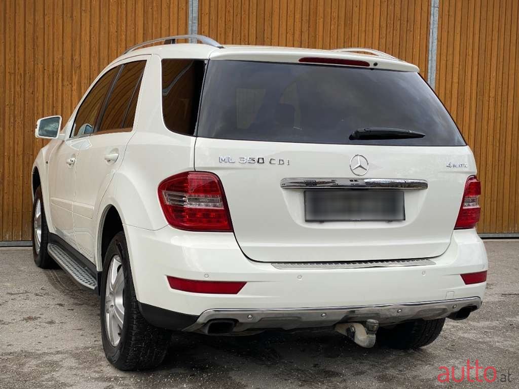 2011' Mercedes-Benz M-Klasse photo #3