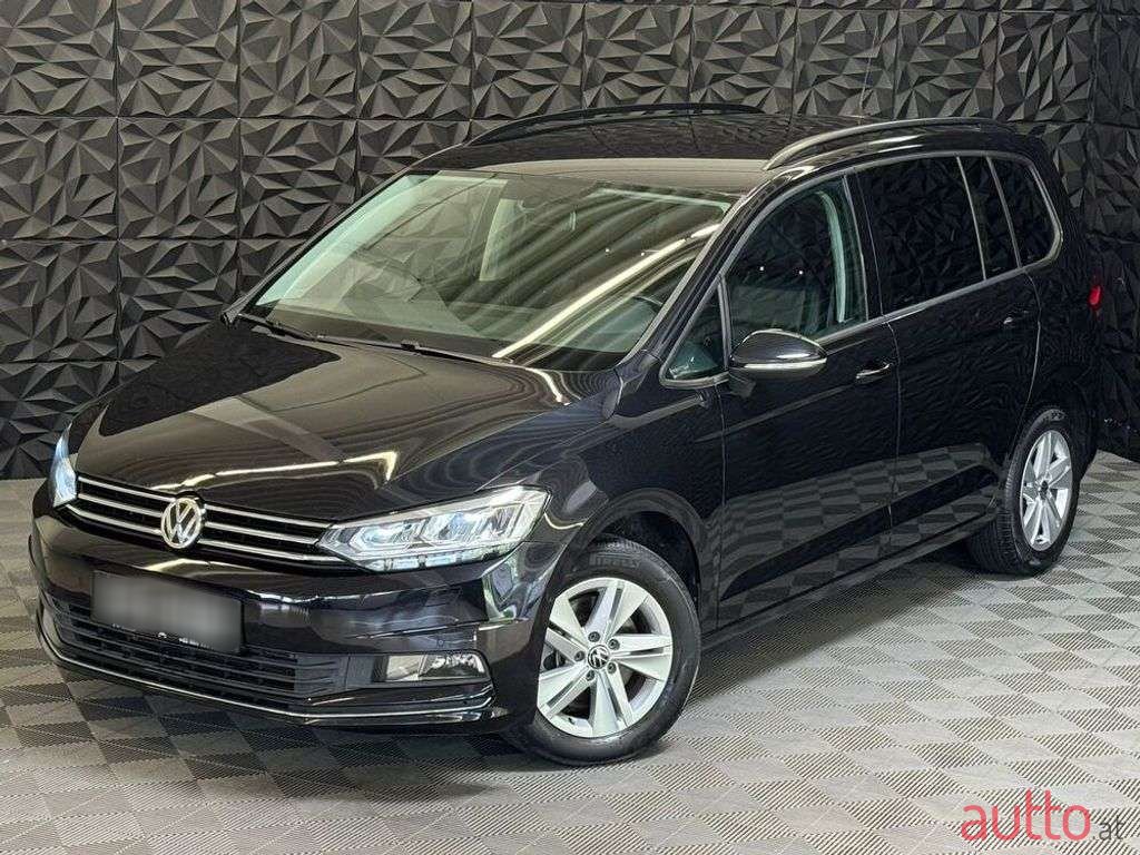 2020' Volkswagen Touran photo #6