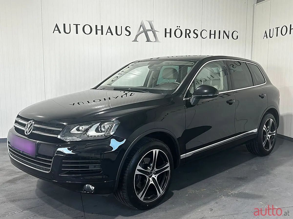 2012' Volkswagen Touareg photo #3