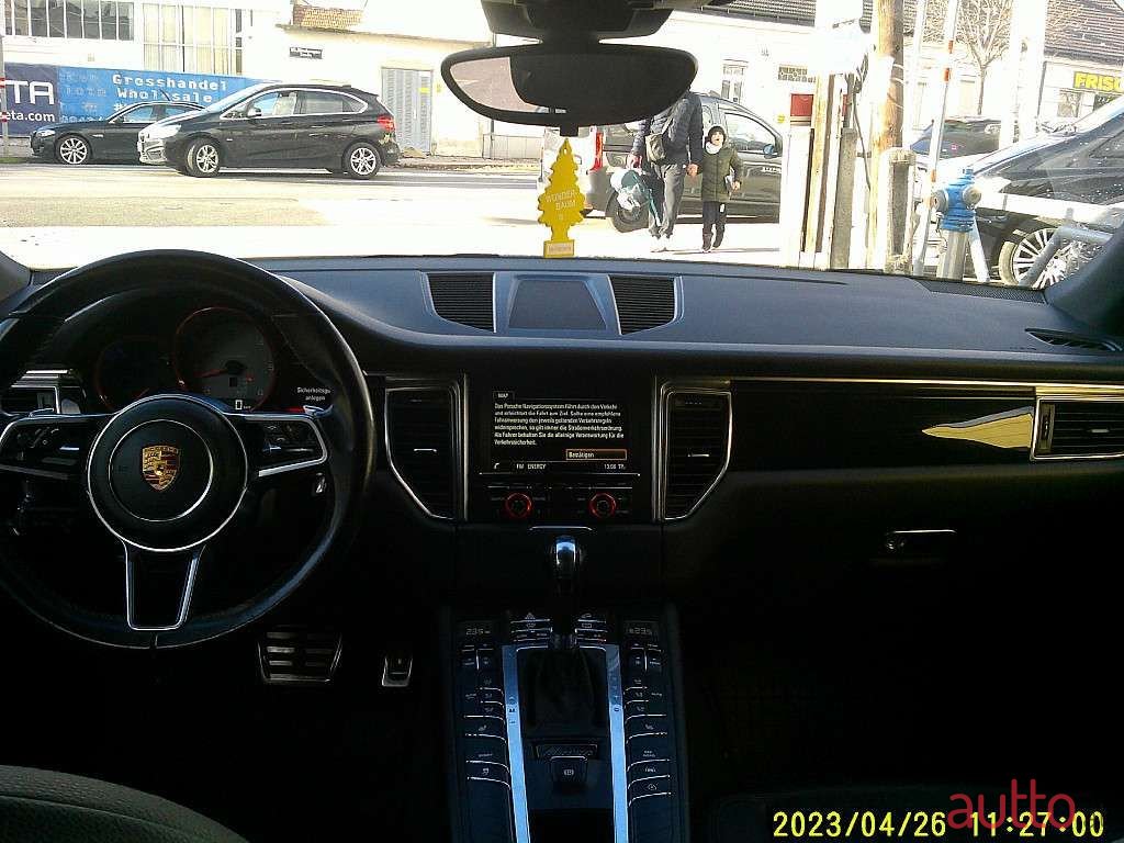 2015' Porsche Macan photo #6