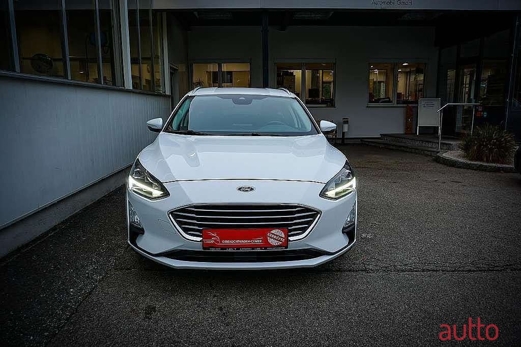 2020' Ford Focus photo #3