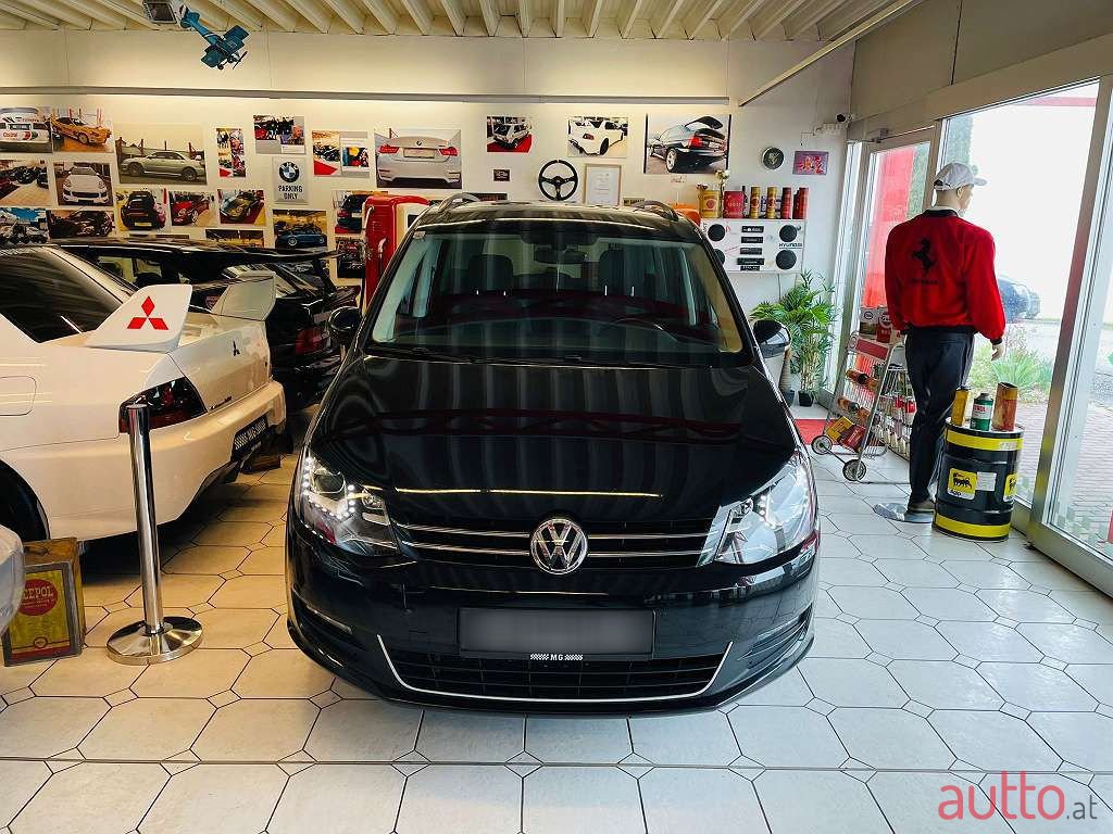 2017' Volkswagen Sharan photo #6