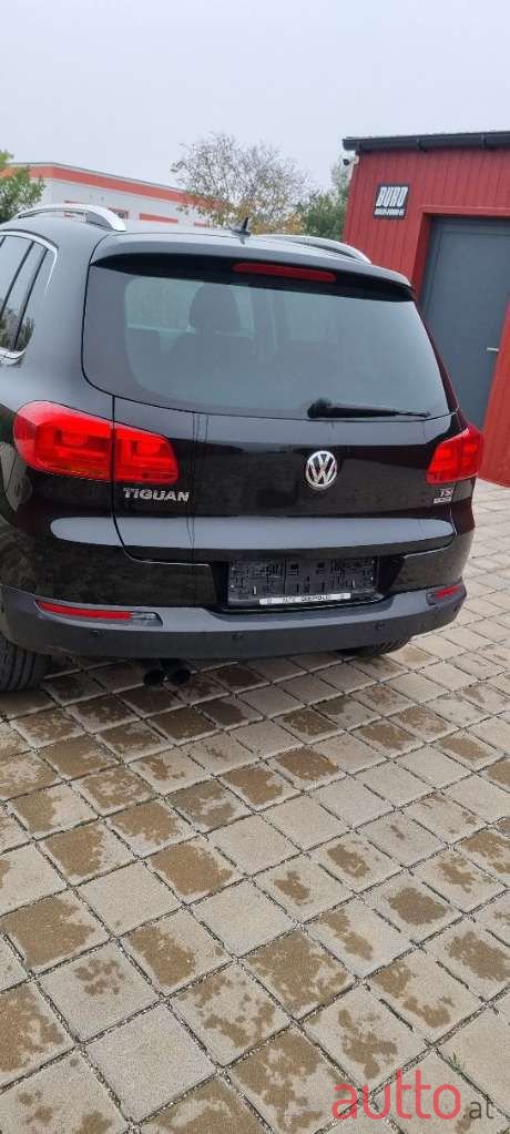 2012' Volkswagen Tiguan photo #4
