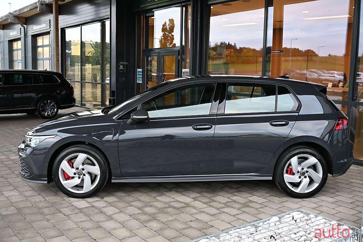 2022' Volkswagen Golf photo #2