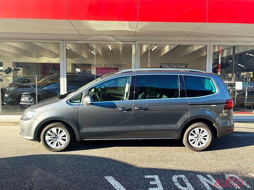 2020' Volkswagen Sharan photo #2