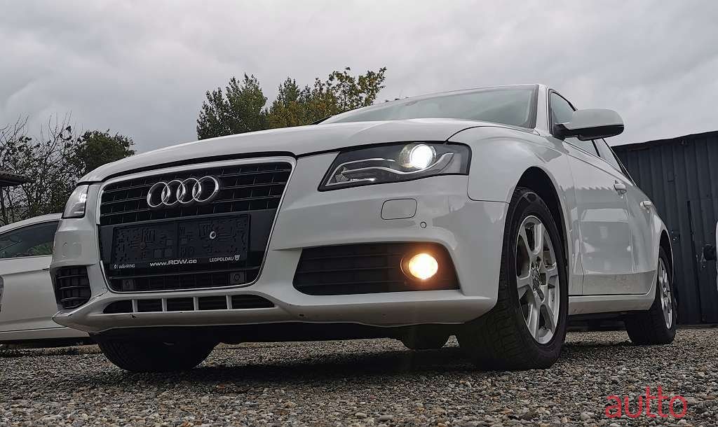 2010' Audi A4 photo #2