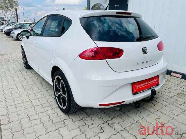 2010' SEAT Leon photo #4