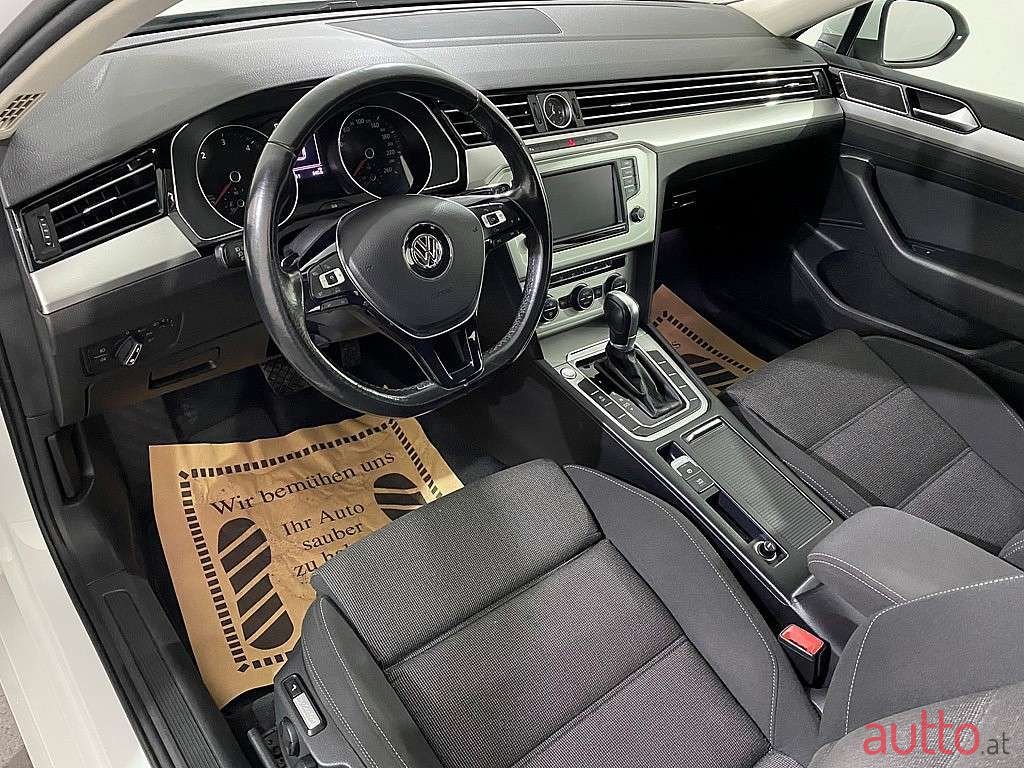 2017' Volkswagen Passat photo #6