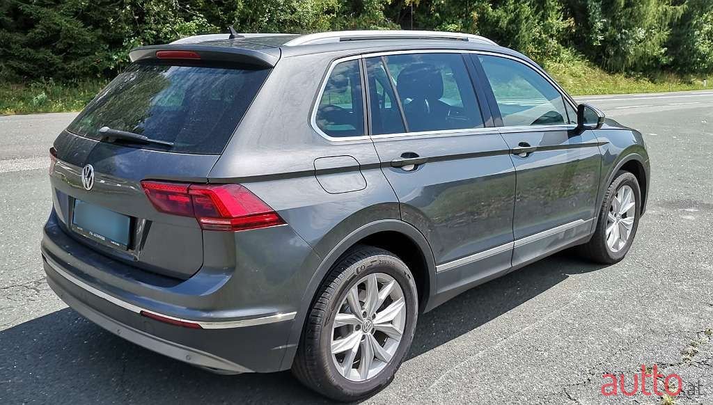 2017' Volkswagen Tiguan photo #3