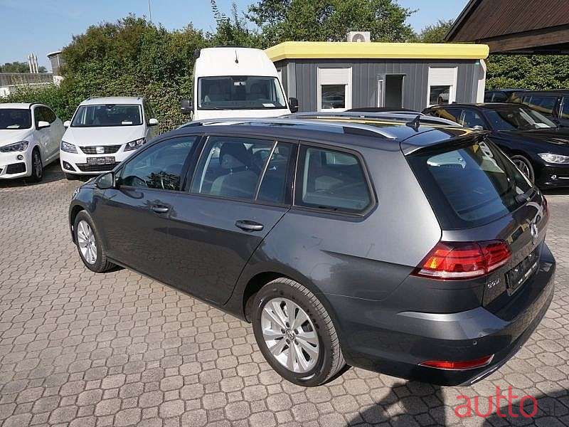 2018' Volkswagen Golf photo #4