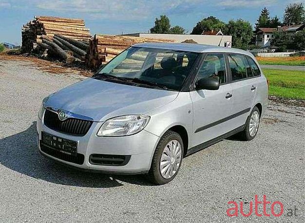 2008' Skoda Fabia photo #1