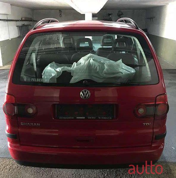 2009' Volkswagen Sharan photo #2