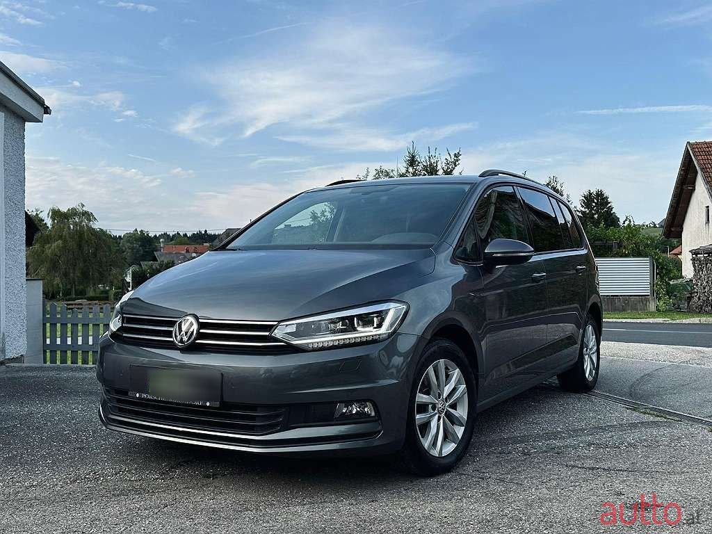 2018' Volkswagen Touran photo #1