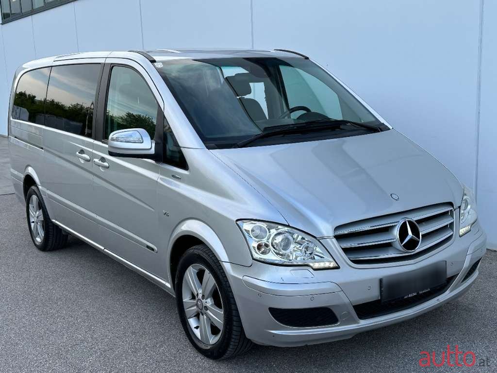 2011' Mercedes-Benz Viano photo #4