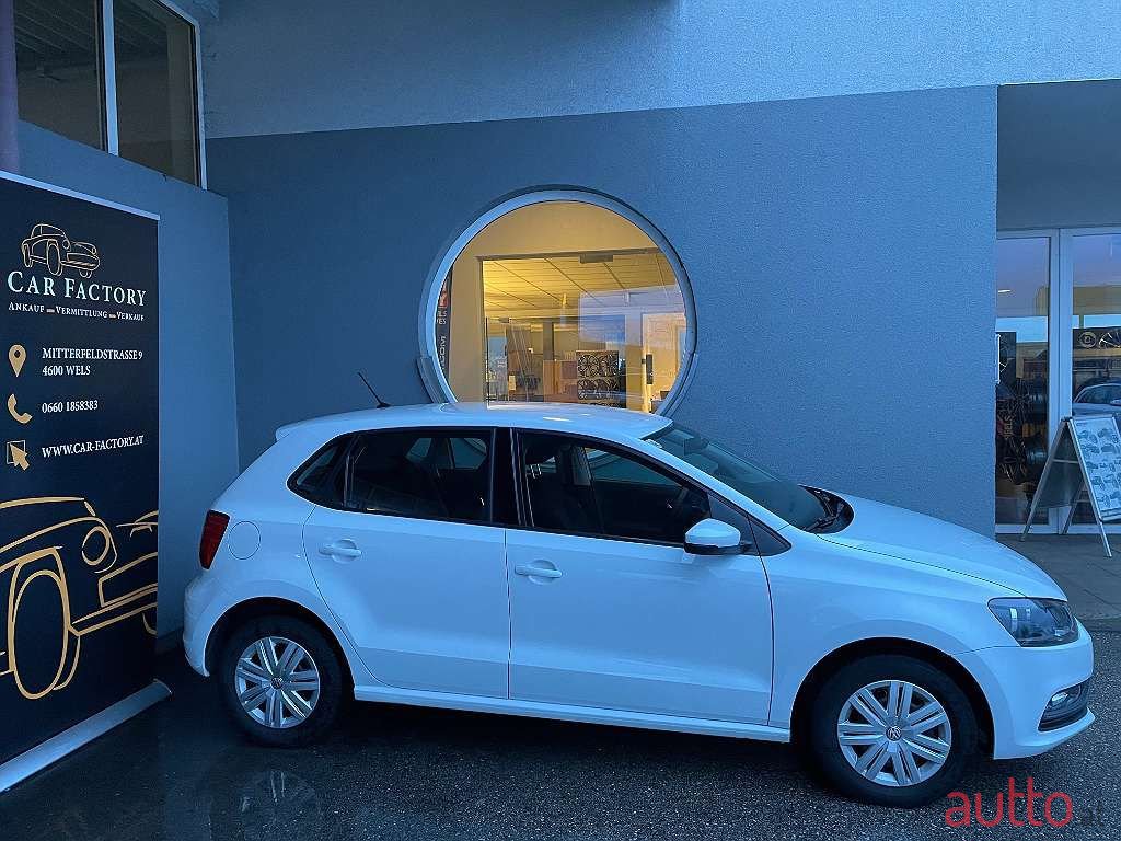 2015' Volkswagen Polo photo #3