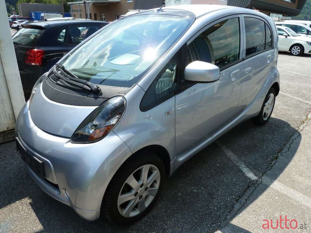 2011' Mitsubishi Imiev photo #2