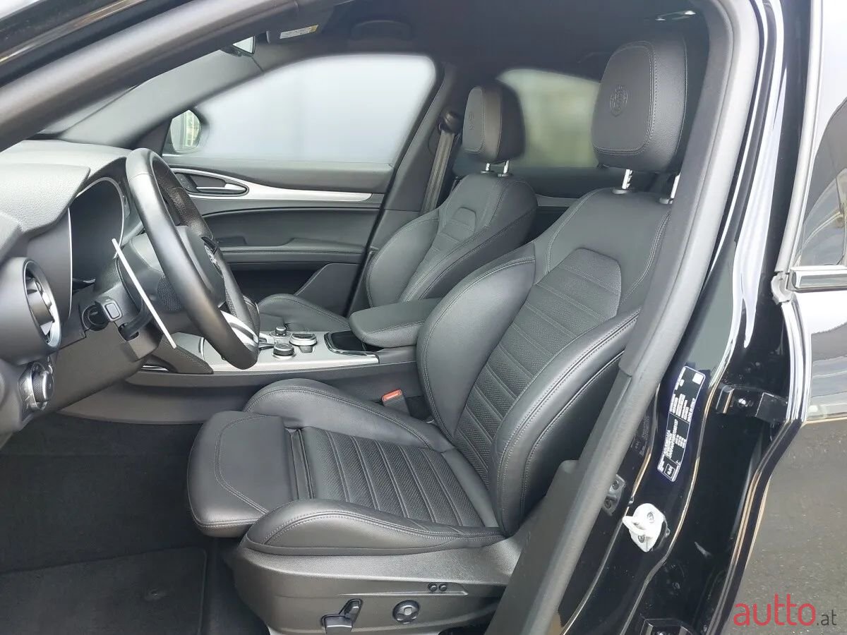 2024' Alfa Romeo Stelvio photo #4