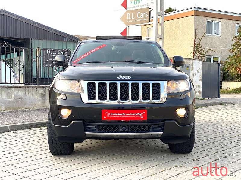 2011' Jeep Grand Cherokee photo #2