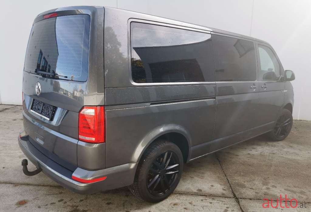 2016' Volkswagen Caravelle photo #5