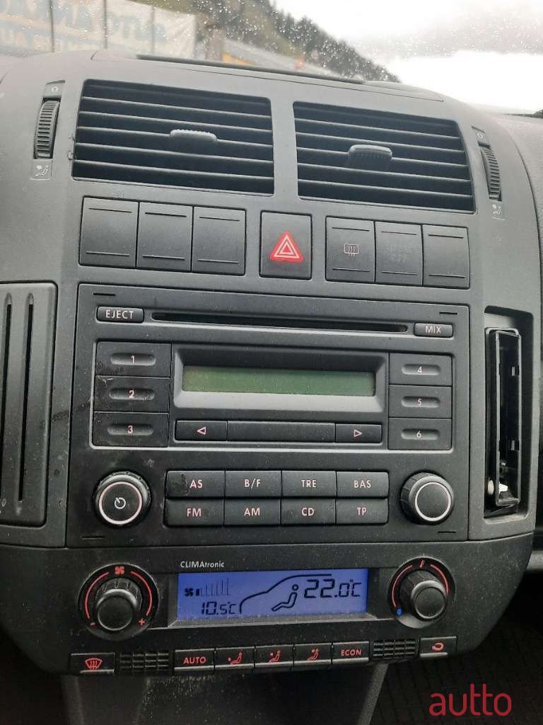 2008' Volkswagen Polo photo #4