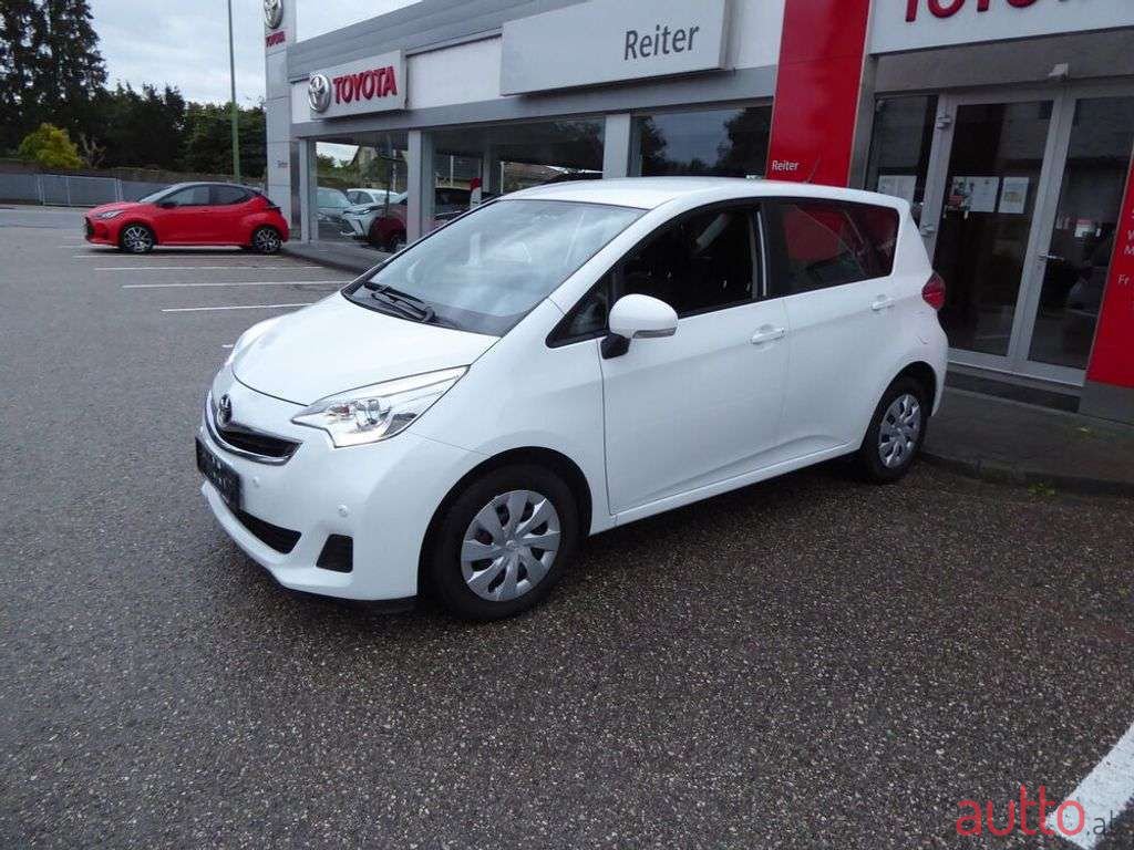 2016' Toyota Verso photo #2