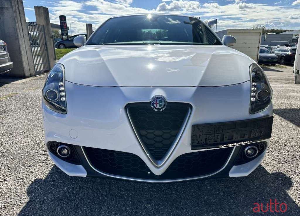 2019' Alfa Romeo Giulietta photo #4