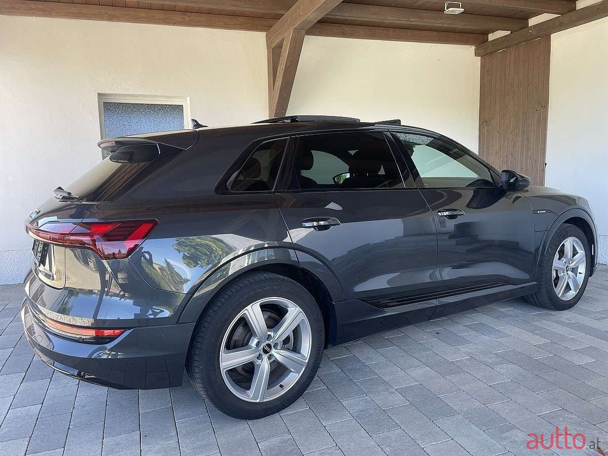 2022' Audi e-tron photo #5