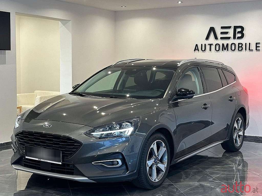 2020' Ford Focus photo #1