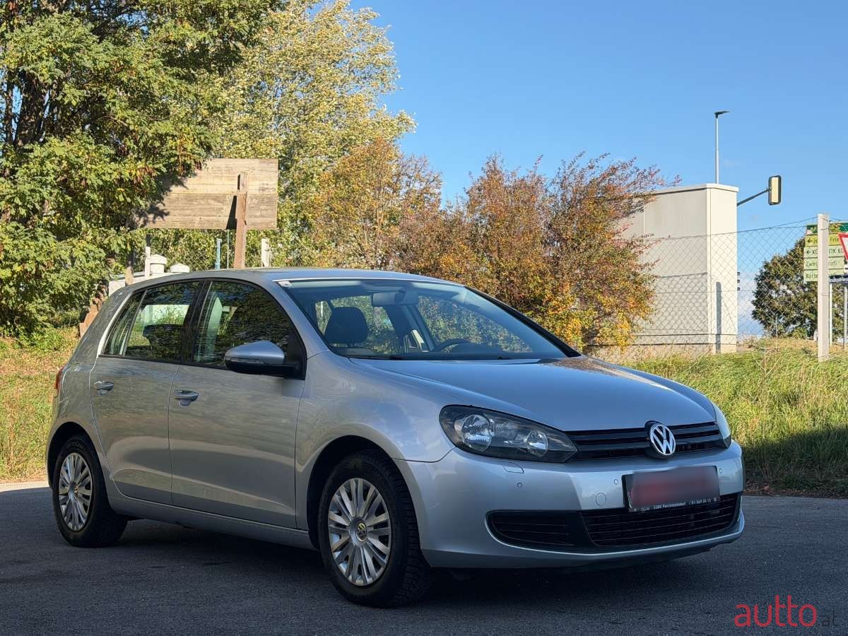 2011' Volkswagen Golf photo #4