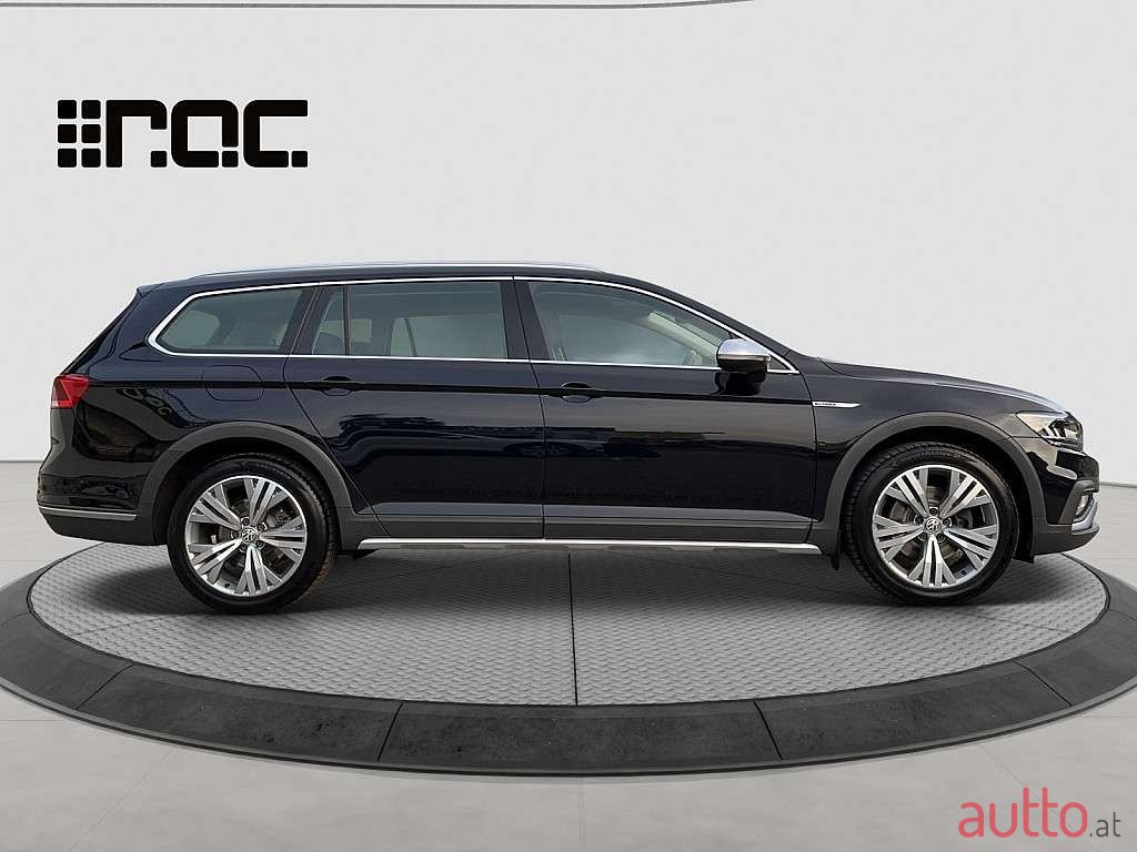 2019' Volkswagen Passat photo #6