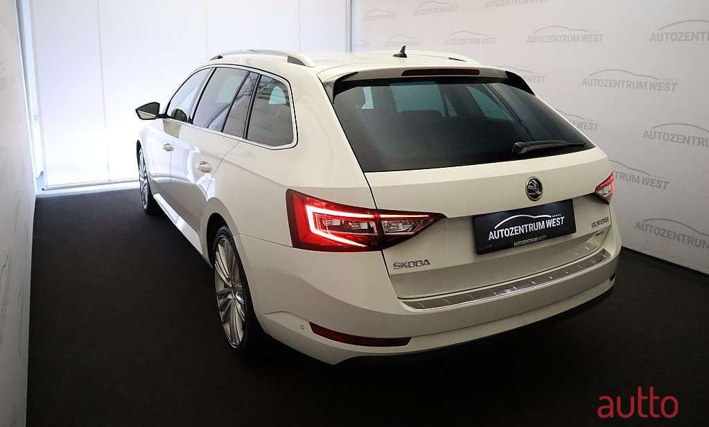 2015' Skoda Superb photo #4