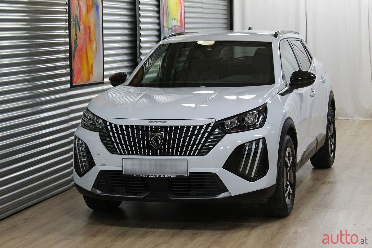 2024' Peugeot 2008 photo #2