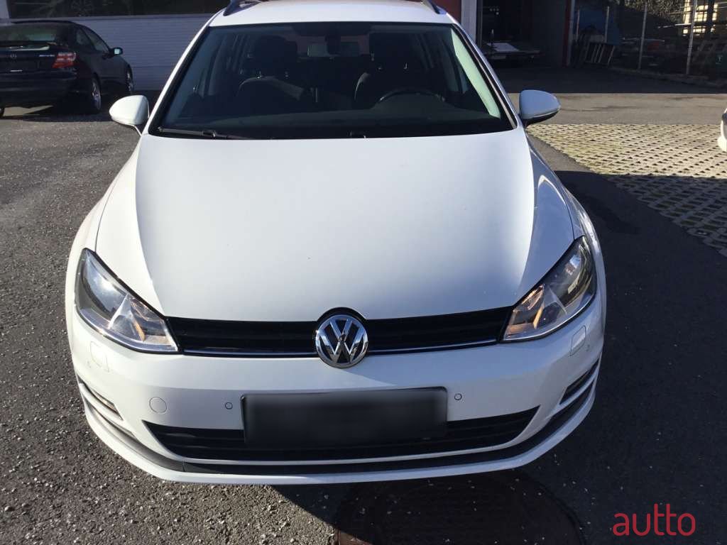 2017' Volkswagen Golf photo #6