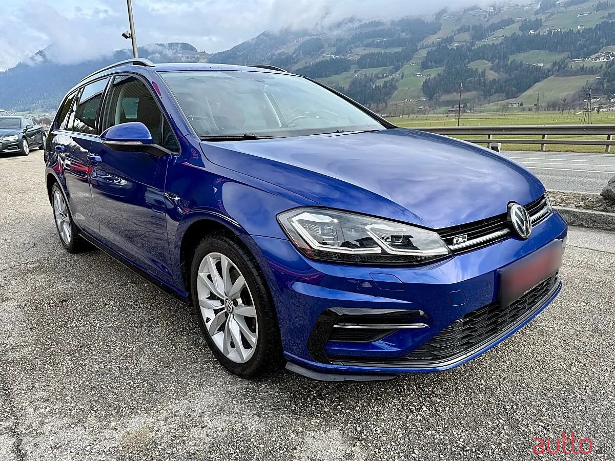 2017' Volkswagen Golf photo #3