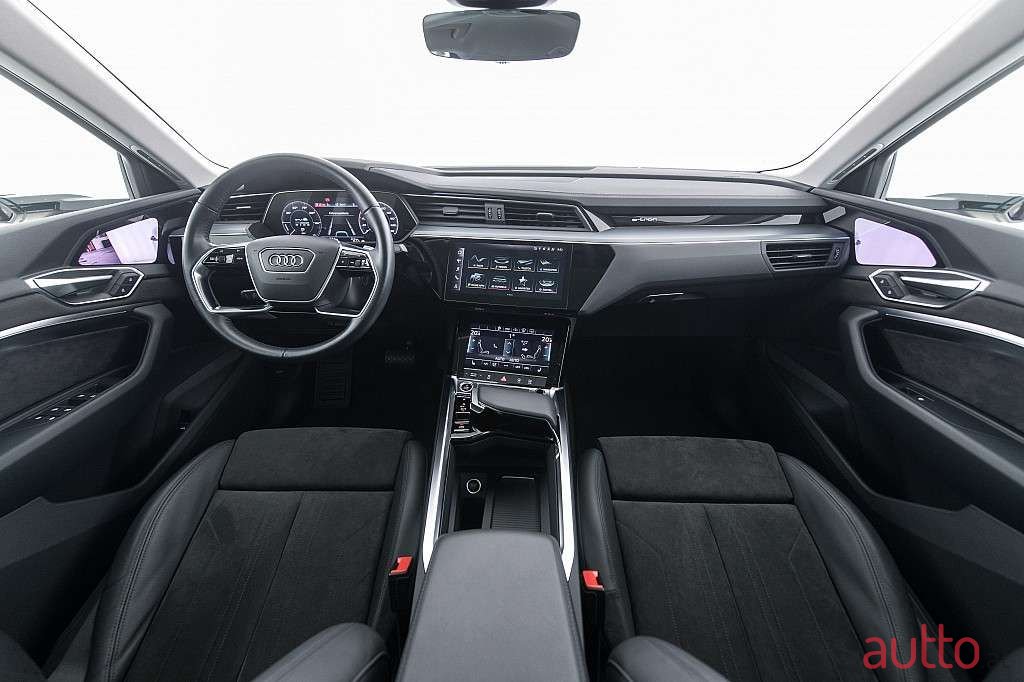 2020' Audi E-Tron photo #4
