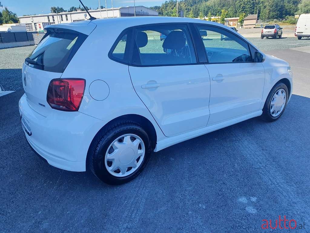 2015' Volkswagen Polo photo #4