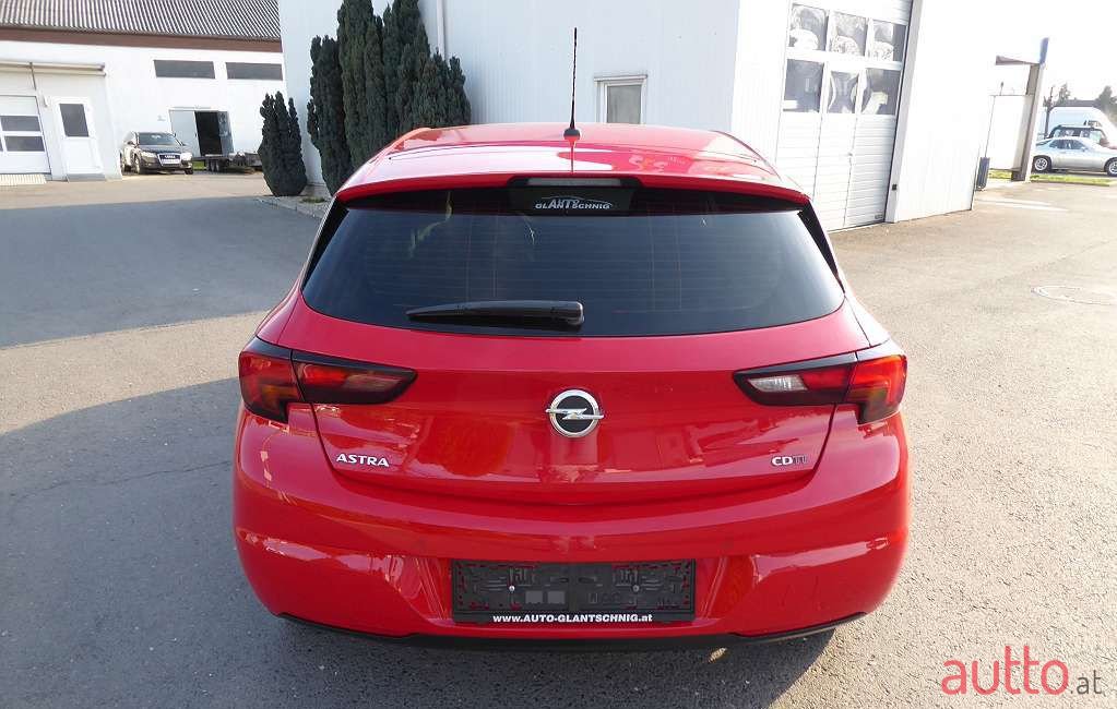 2017' Opel Astra photo #3