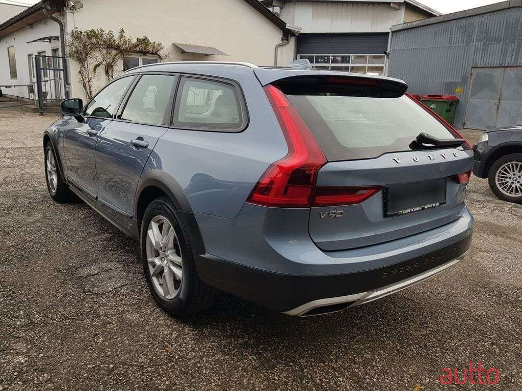 2019' Volvo V90 photo #4