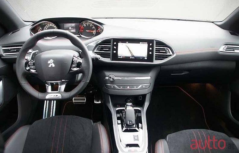 2018' Peugeot 308 photo #1