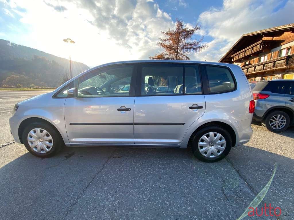 2012' Volkswagen Touran photo #5