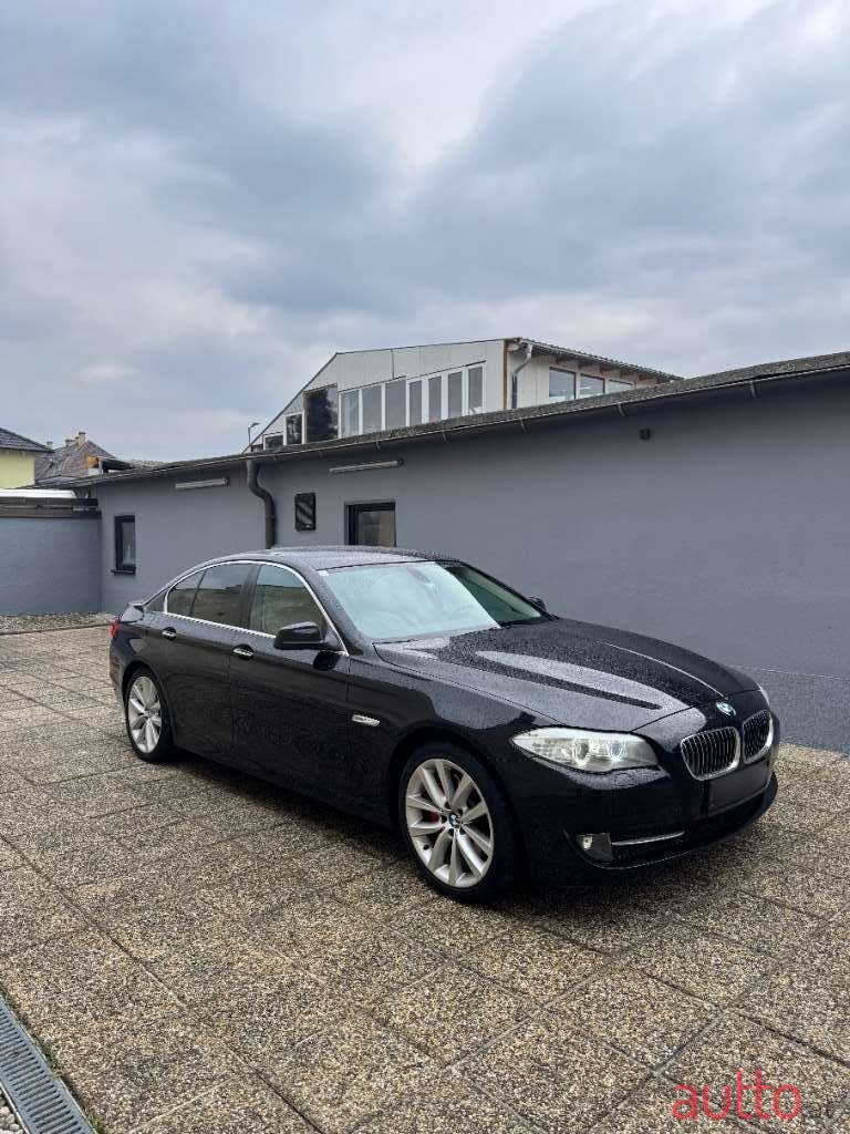 2011' BMW 5Er-Reihe photo #3