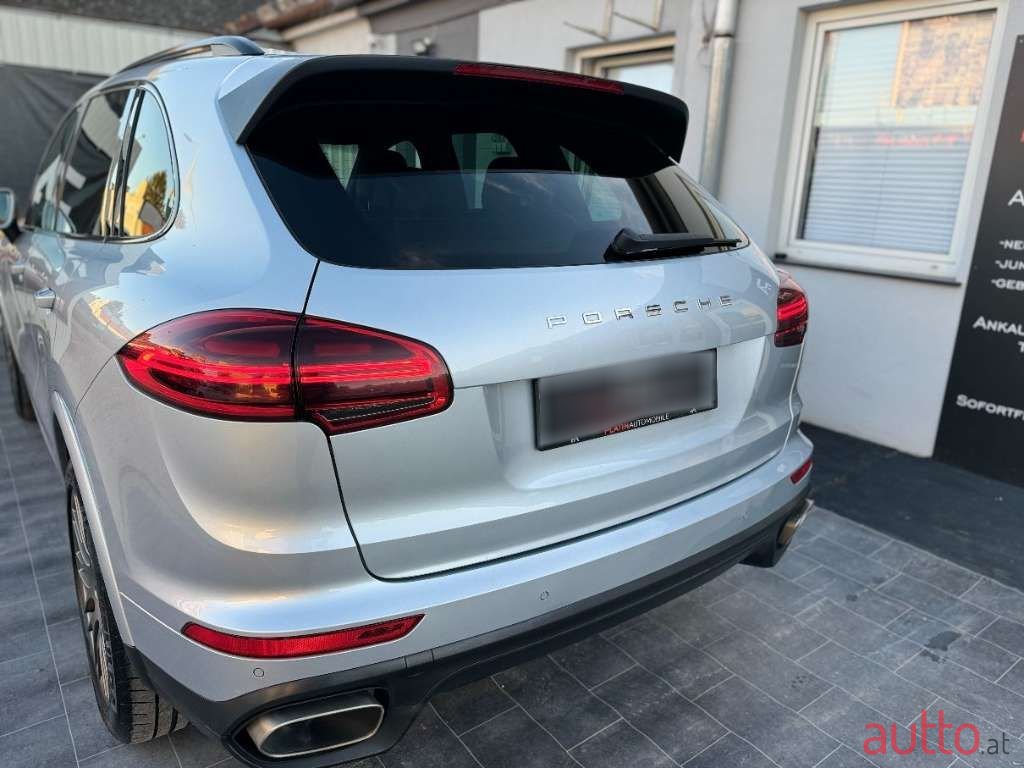 2017' Porsche Cayenne photo #6
