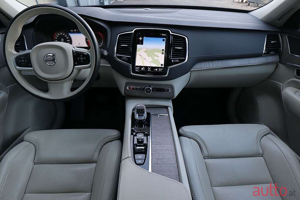 2020' Volvo XC90 photo #5