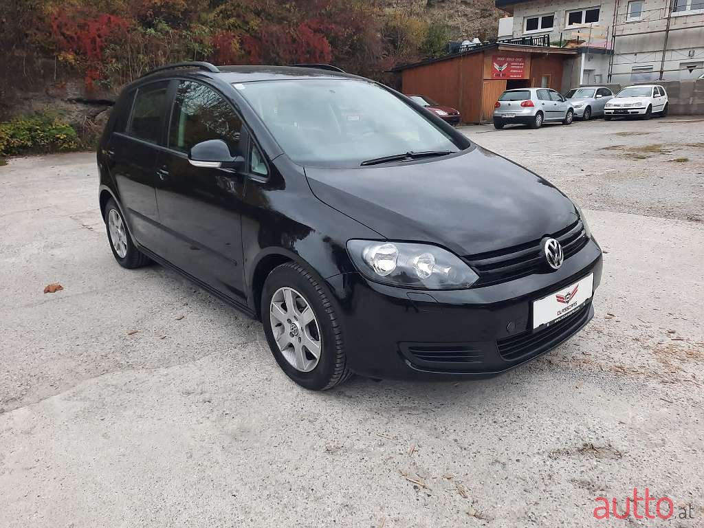 2010' Volkswagen Golf photo #3