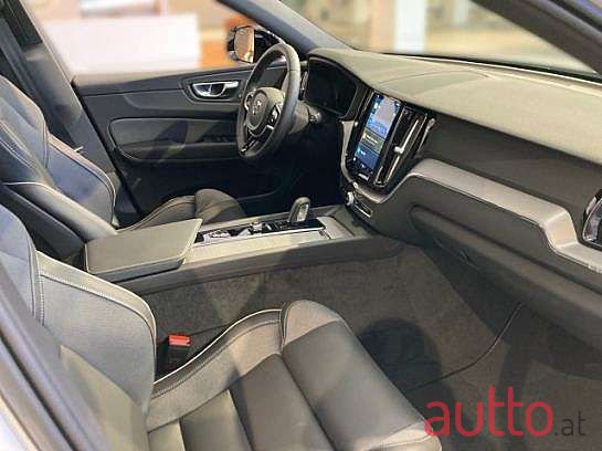 2022' Volvo XC60 photo #6