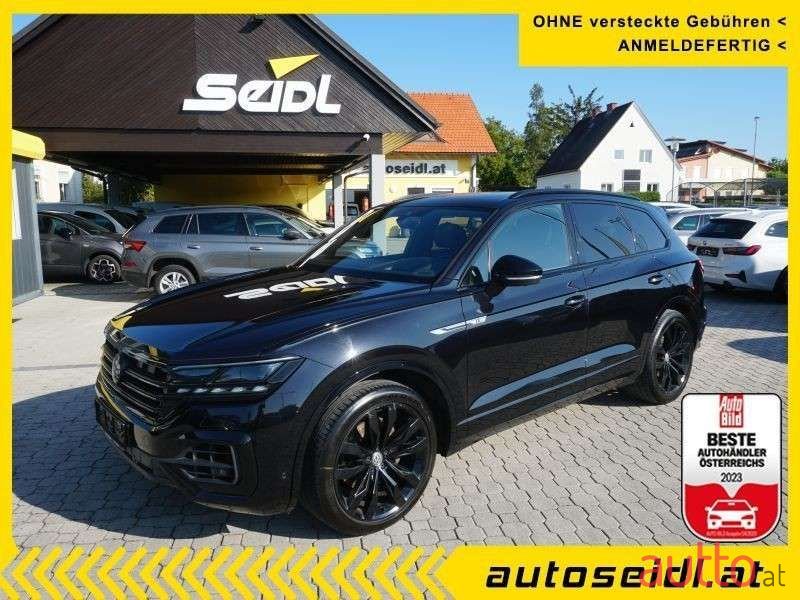 2020' Volkswagen Touareg photo #1