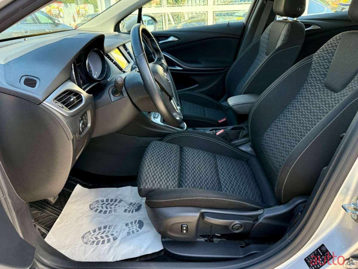 2016' Opel Astra photo #5