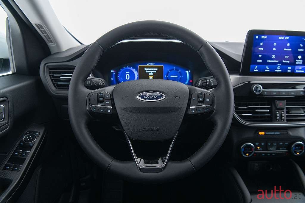 2022' Ford Kuga photo #5