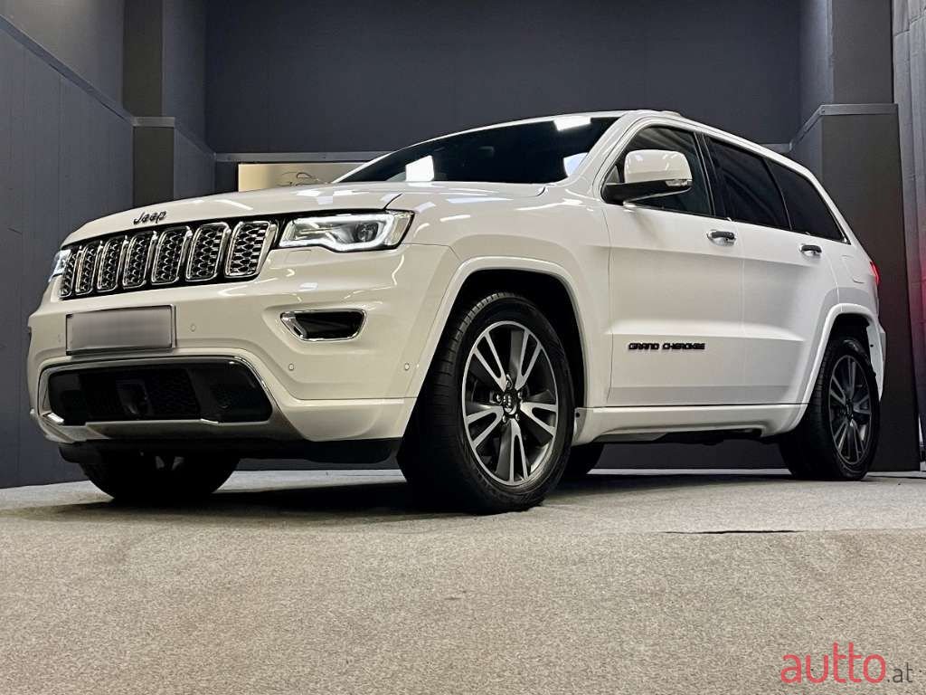 2019' Jeep Grand Cherokee photo #2