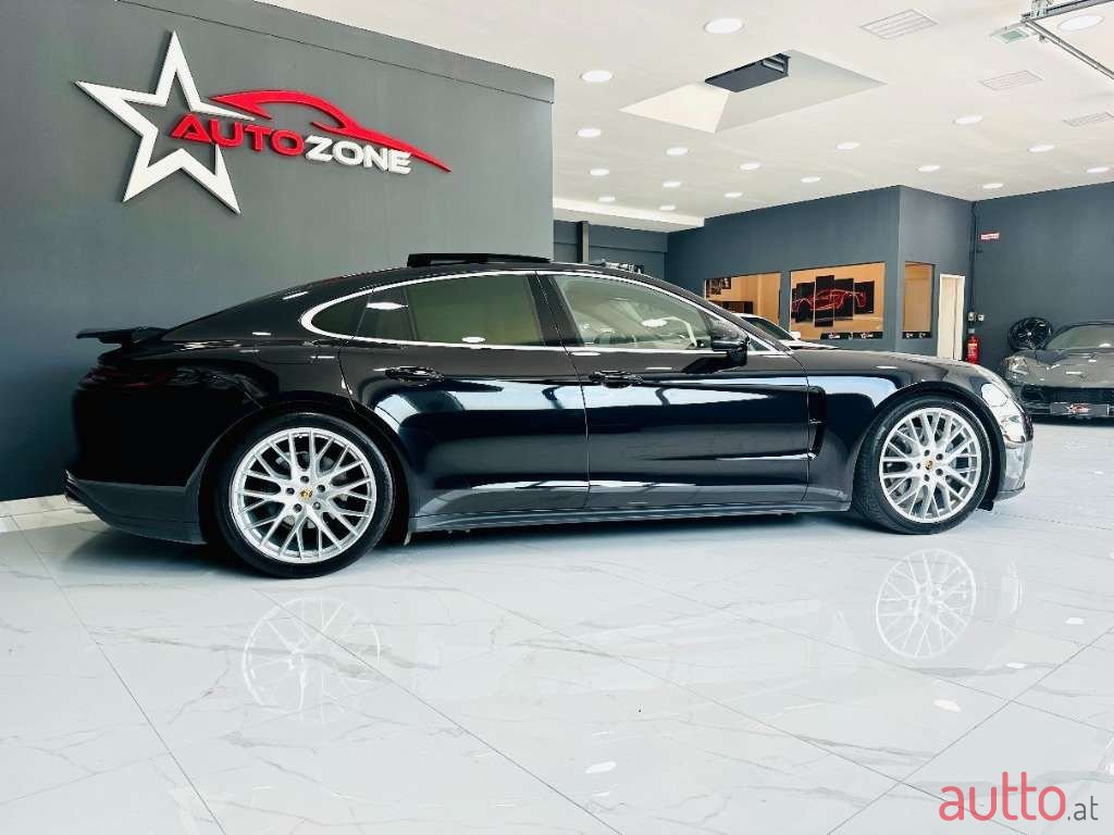 2017' Porsche Panamera photo #4